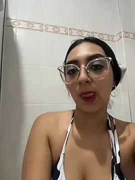 emmi_miller Adlı Modelin Canlı XXX Sohbeti