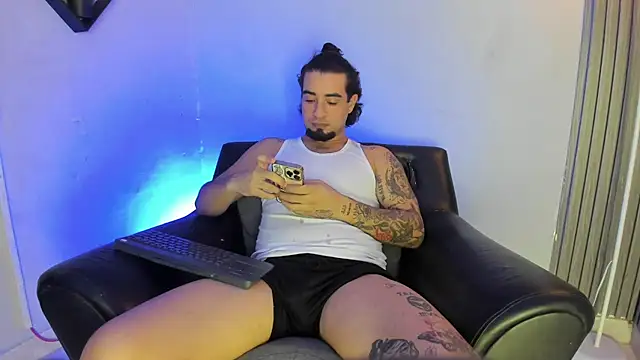 Noah_mill live XXX chat