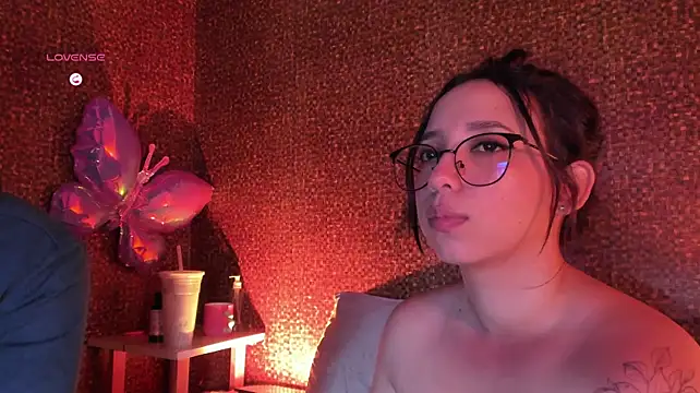 XXX chat uživo modela Apartment28