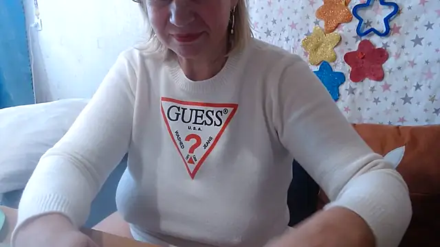 Chat +18 de QueenLana ao vivo