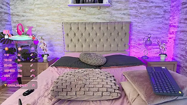 Chat +18 de Sasha_Larsen ao vivo
