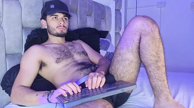 LucasThomson_ Adlı Modelin Canlı XXX Sohbeti