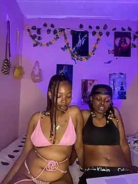 צ'אט XXX בשידור חי של Courtney_devon