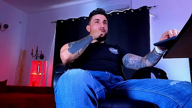 MightyAaron66 live XXX chat