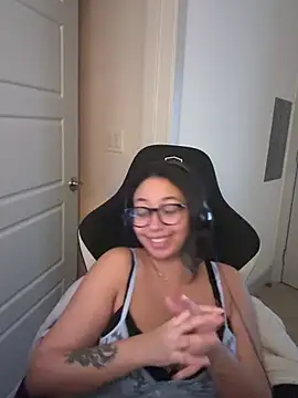 smilesss2's Live Chat Room