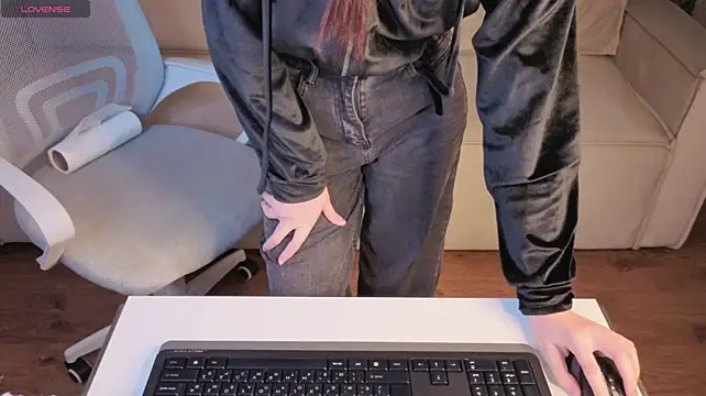 Riley_Vance3's Live Chat Room