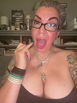 dieseldame1313 Chat XXX live