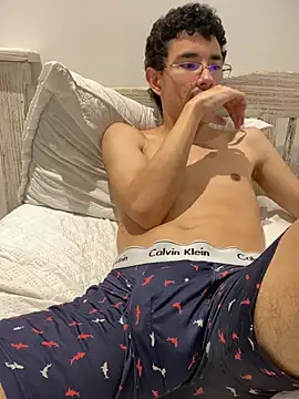 Chat +18 de Sxnz_ ao vivo