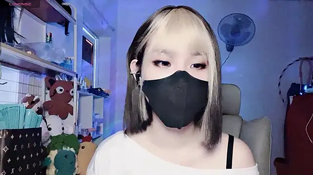 Tieu-May's Live Chat Room