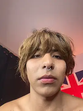 Aronn_44 即時 XXX 聊天