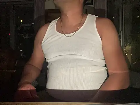 צ'אט XXX בשידור חי של ThickDick_Daddy