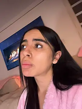 Emily-14's Live XXX Chat