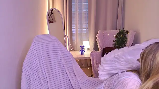 Chat +18 de MilanaRayy ao vivo