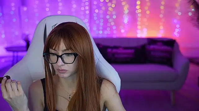 Evelyn054's Live XXX Chat