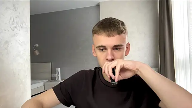 SoloFury 라이브 XXX 채팅