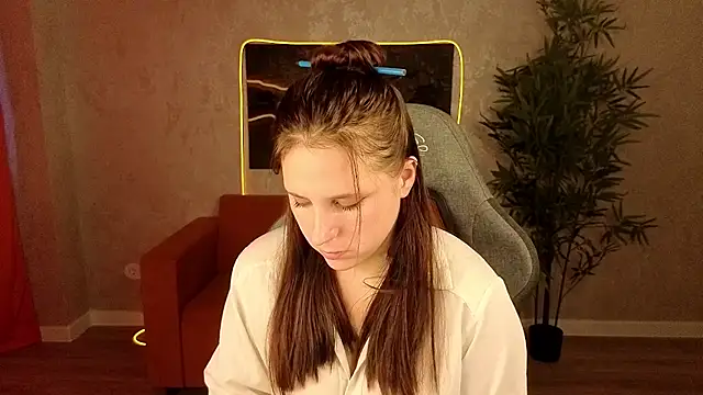 Chat +18 de JuliaShyy ao vivo