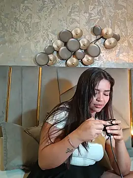 KimDevinne Adlı Modelin Canlı XXX Sohbeti