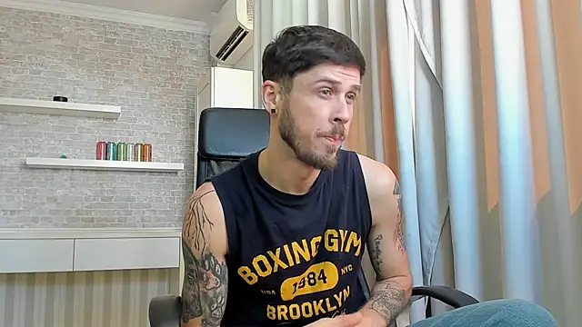 Chat XXX en directo de JonahShaw