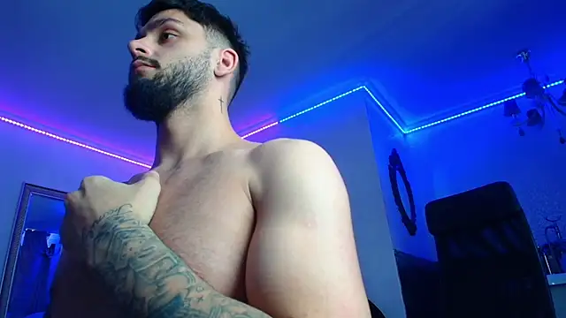TroyWadee Chat XXX live