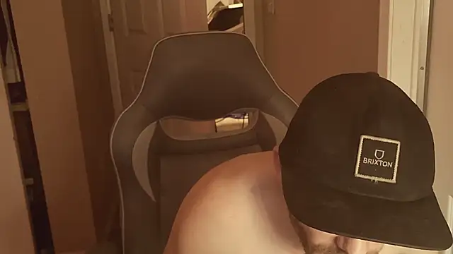 Huntzg23's Live XXX Chat