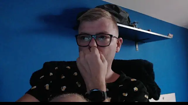 blondeboy92n Live XXX chat