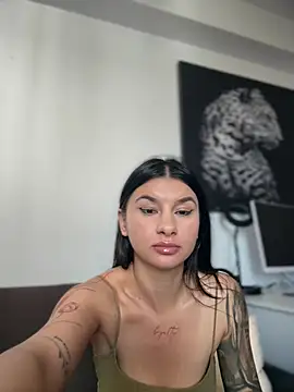 DramaQueen__ Chat XXX live