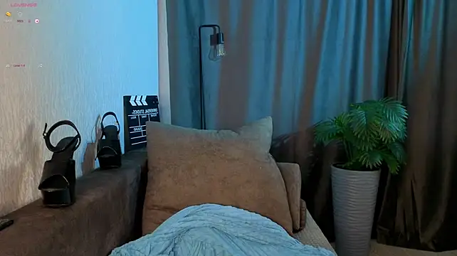 calithra Adlı Modelin Canlı XXX Sohbeti