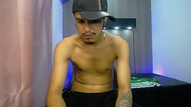 Chat +18 de Tayson_Hot ao vivo