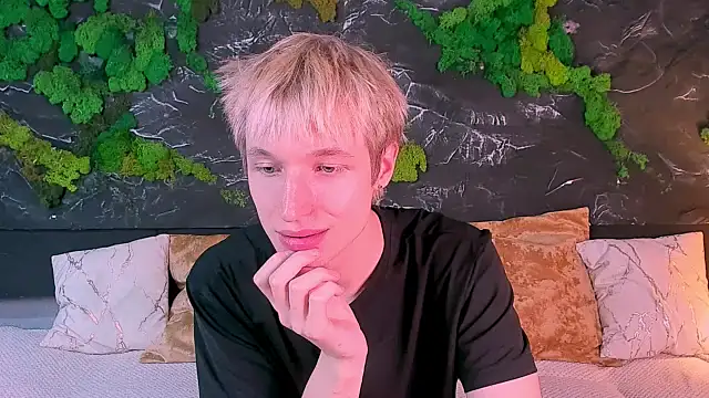 ADRIAN_LUKS live XXX chat