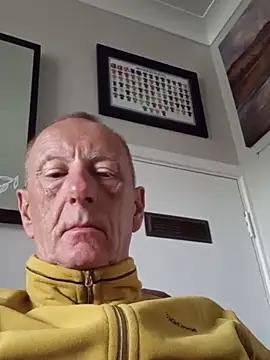 degsyjohn XXX чат  на живо