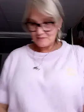 irinamaux Adlı Modelin Canlı XXX Sohbeti
