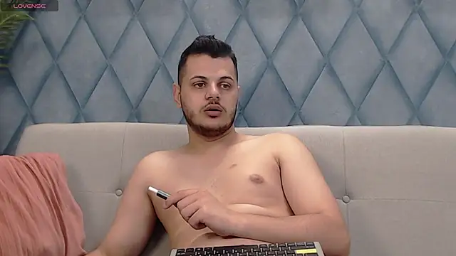 Živý XXX chat AlecsSteel