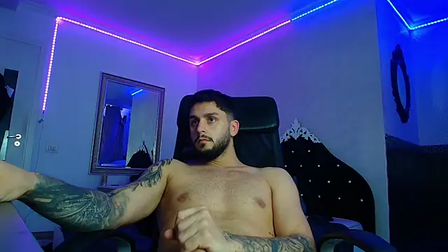 TroyWadee Adlı Modelin Canlı XXX Sohbeti