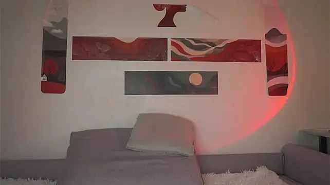 MiaThaine Chat XXX live