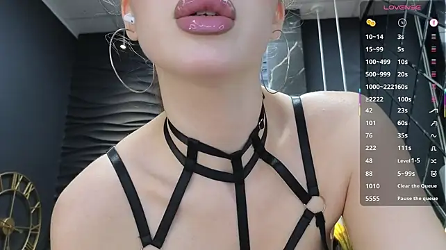 MistressDarsy élő XXX-chatje
