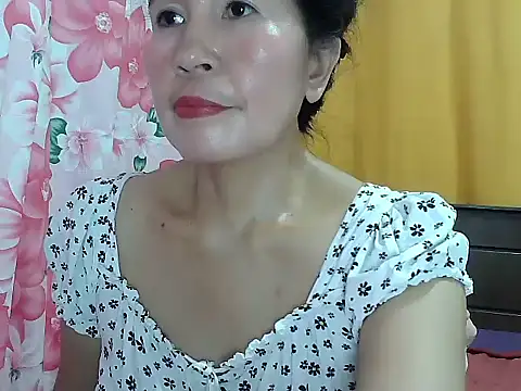 Elara8309's Live XXX Chat