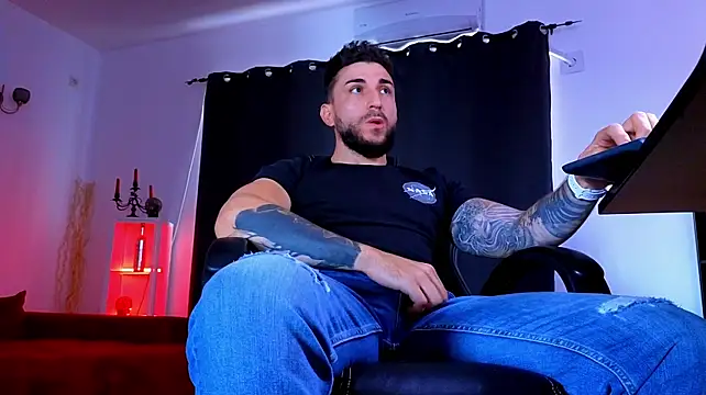 XXX chat uživo modela MightyAaron66
