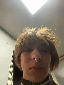 Aronn_44 Adlı Modelin Canlı XXX Sohbeti