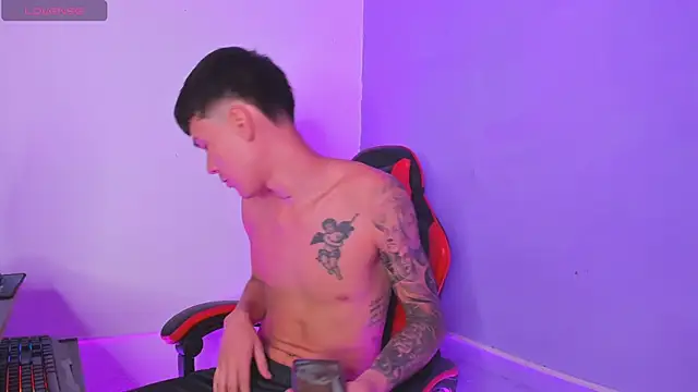 צ'אט XXX בשידור חי של WhyNotDestroy