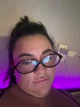 Chat +18 de SwittieKendra ao vivo
