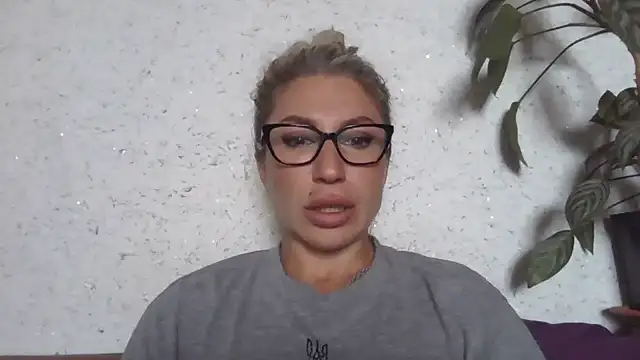 Živý XXX chat fox_red_lady7