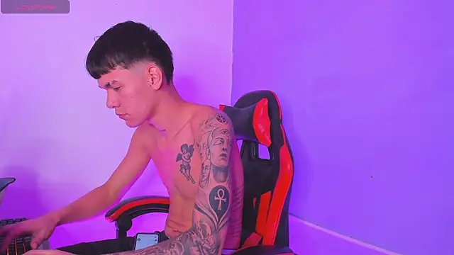 WhyNotDestroy Chat XXX live