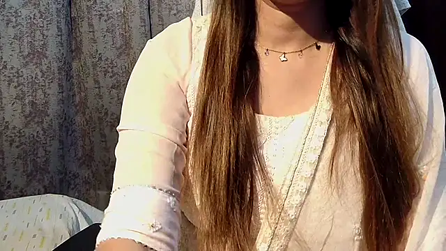 Chat XXX en directo de Nyra-Goddess