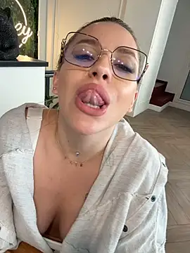 IveySin Adlı Modelin Canlı XXX Sohbeti