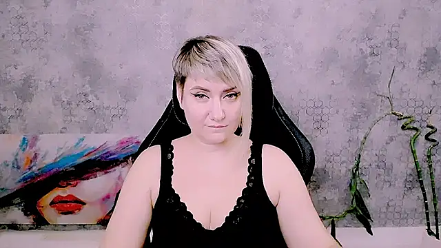 Djullia Chat XXX in diretta