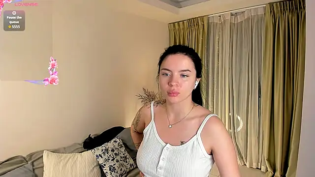 Evelyne_xxo Adlı Modelin Canlı XXX Sohbeti