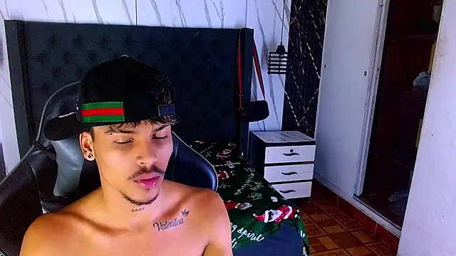 Angel_foxc13 Adlı Modelin Canlı XXX Sohbeti