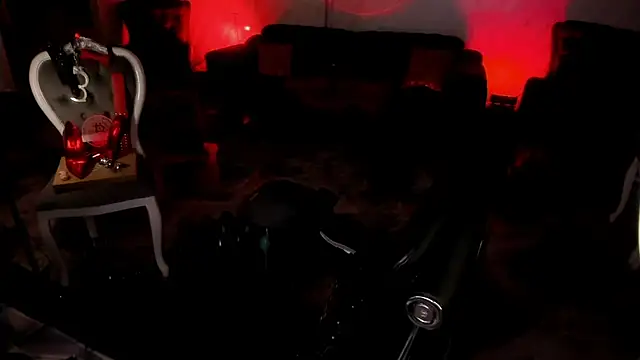 Živý XXX chat FinDomGod