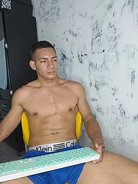 Show modela SantiHardXL na web-kameri