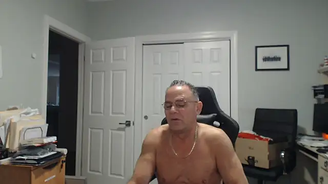 XXX chat uživo modela twopeopleinlove